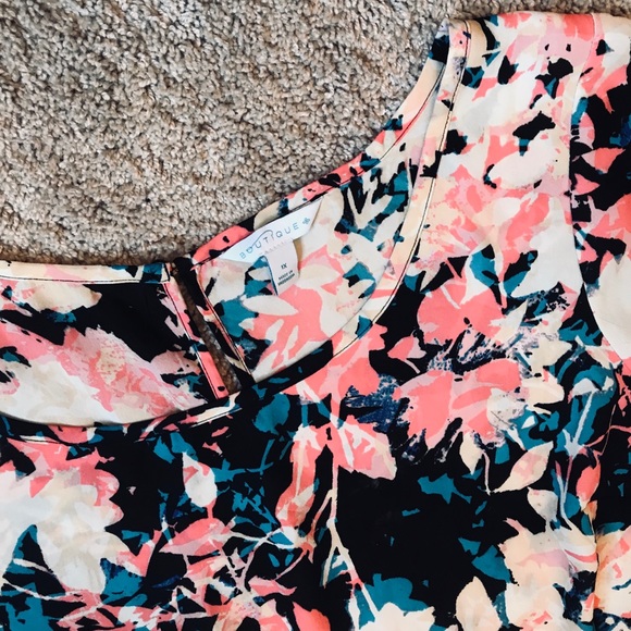 Flowy Floral Shirt - Picture 3 of 3